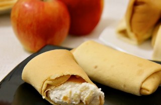 Блинчики с творогом и яблоками