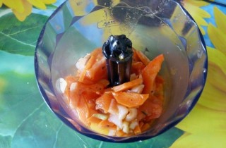 Жареный морской окунь с соусом - фото шага 7