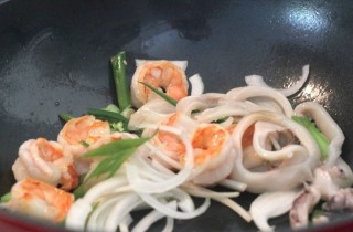 Жареный рис с морепродуктами по-тайски - фото шага 3