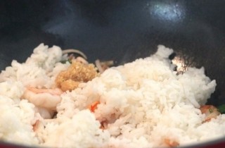 Жареный рис с морепродуктами по-тайски - фото шага 4