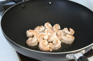 Жареный рис с креветками - фото шага 6