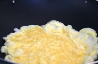 Жареный рис с креветками - фото шага 8