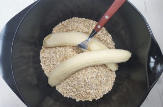 Овсяное печенье с бананом и сухофруктами - фото шага 3