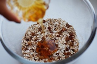 Овсяное печенье с бананом, изюмом и медом - фото шага 3