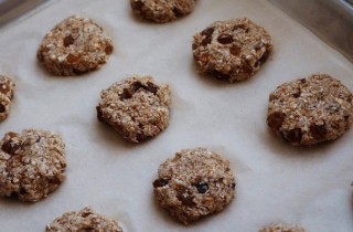 Овсяное печенье с бананом, изюмом и медом - фото шага 6