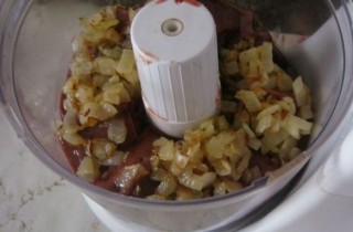 Печеночные котлеты в панировке - фото шага 4