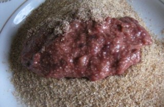 Печеночные котлеты в панировке - фото шага 8