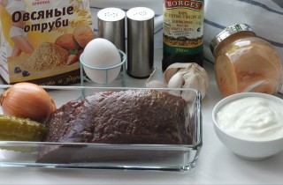 Печеночные оладьи с йогуртовым соусом - фото шага 1