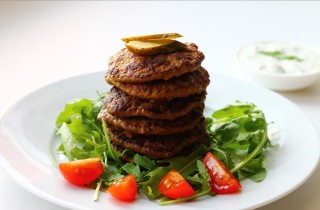 Печеночные оладьи с йогуртовым соусом - фото шага 9