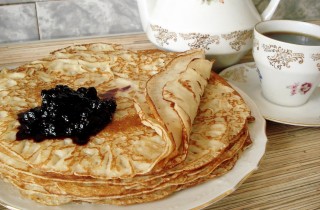 Простые блины на молоке