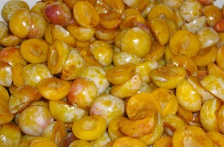 Варенье из желтых слив - фото шага 1