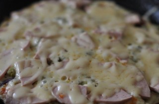 Вкусная пицца на сковороде - фото шага 8