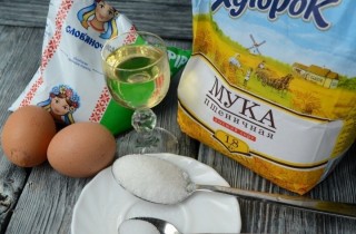 Вкусные блинчики на кефире - фото шага 1