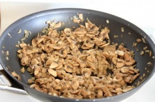 Блинчики с мясом и грибами - фото шага 3