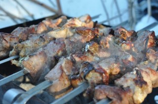 Свиной шашлык с луком и специями - фото шага 7