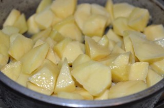 Тушеная картошка с курицей - фото шага 2