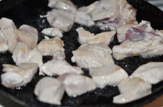 Тушеная картошка с курицей - фото шага 3