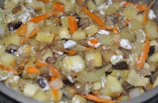 Тушеные баклажаны с кабачками - фото шага 10