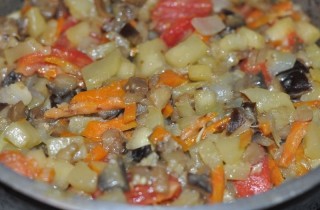 Тушеные баклажаны с кабачками - фото шага 11