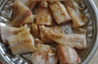 Филе минтая в кляре - фото шага 2