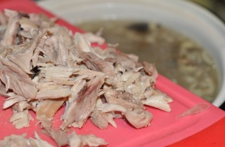 Рисовый суп с курицей и грибами - фото шага 3