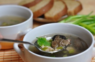 Рисовый суп с курицей и грибами