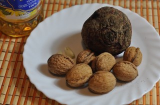 Салат из свеклы с грецкими орехами - фото шага 1