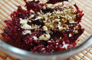 Салат из свеклы с грецкими орехами - фото шага 3