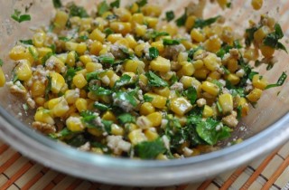 Салат с кукурузой и грецкими орехами - фото шага 4