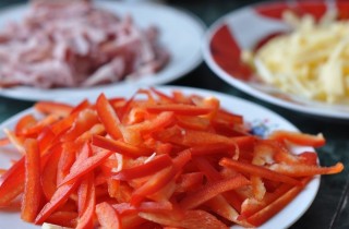 Салат с ветчиной, сыром и болгарским перцем - фото шага 2