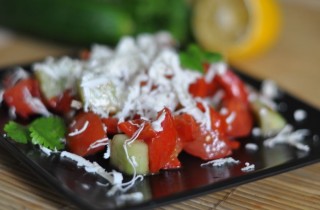 Шопский салат с брынзой - фото шага 4