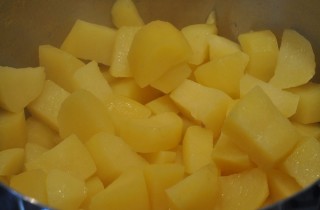 Тефтели на пару с картофельным пюре в мультиварке - фото шага 7