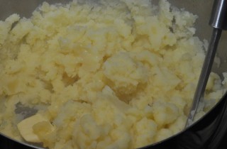 Тефтели на пару с картофельным пюре в мультиварке - фото шага 8