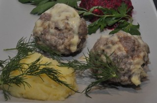 Тефтели на пару с картофельным пюре в мультиварке - фото шага 9