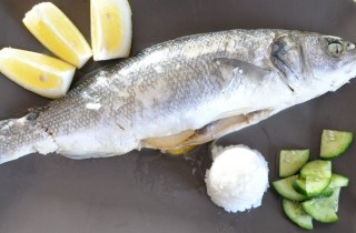 Запеченный морской окунь в фольге - фото шага 3