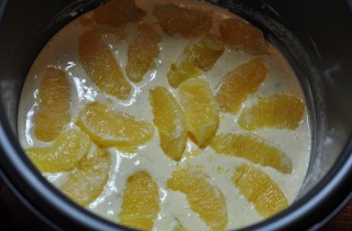 Апельсиновая шарлотка в мультиварке - фото шага 3