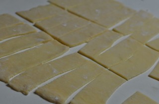 Хворост на молоке - фото шага 3