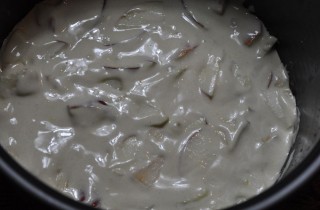 Нежная шарлотка в мультиварке - фото шага 3