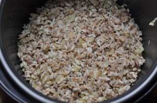 Пирог с консервами в мультиварке - фото шага 3