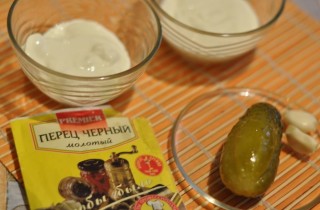 Сметанный соус к драникам - фото шага 1