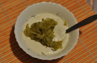 Сметанный соус к драникам - фото шага 3