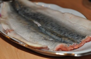 Соленая красная рыба - фото шага 4