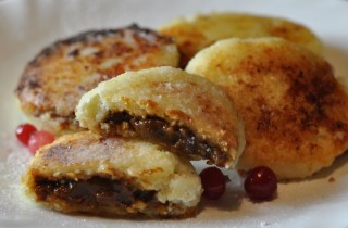 Творожные сырники с вареной сгущенкой - фото шага 5