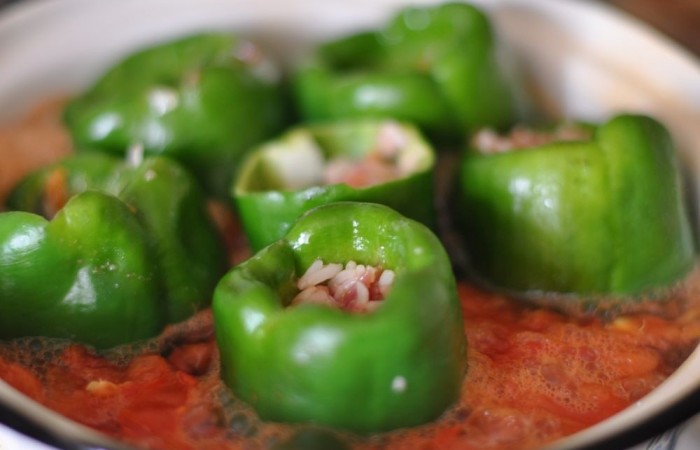 тушить перцы фаршированные на плите