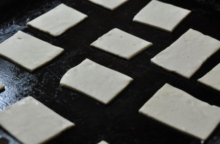 Греческие пирожки с яблоками из слоеного теста - фото шага 2