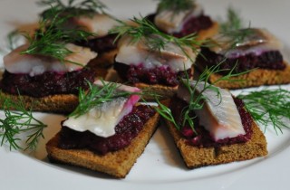 Канапе со свеклой и сельдью - фото шага 3