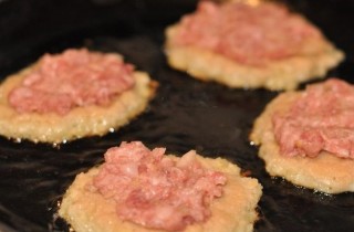 Картофельные драники с мясом - фото шага 3