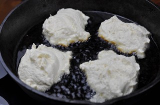 Классические творожные сырники - фото шага 2