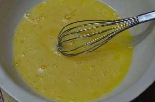 Манные кексы с курагой - фото шага 2