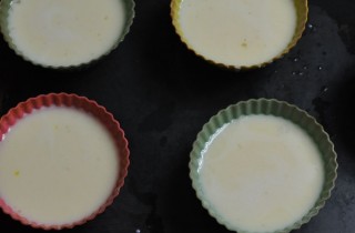 Манные кексы с курагой - фото шага 3